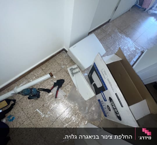 כלים וחלקים להתקנת אסלה על רצפה